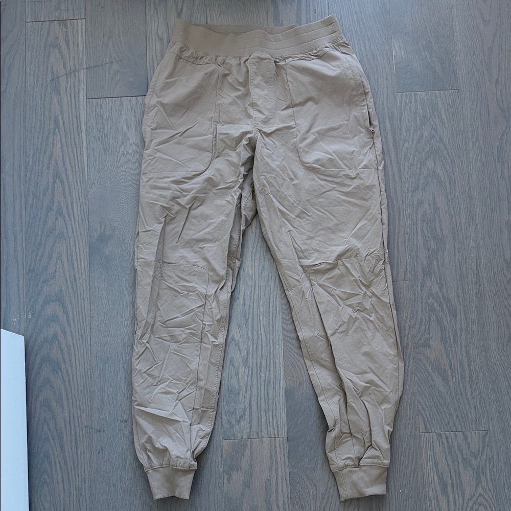 Alo mens joggers lightweight taupe tan small EUC